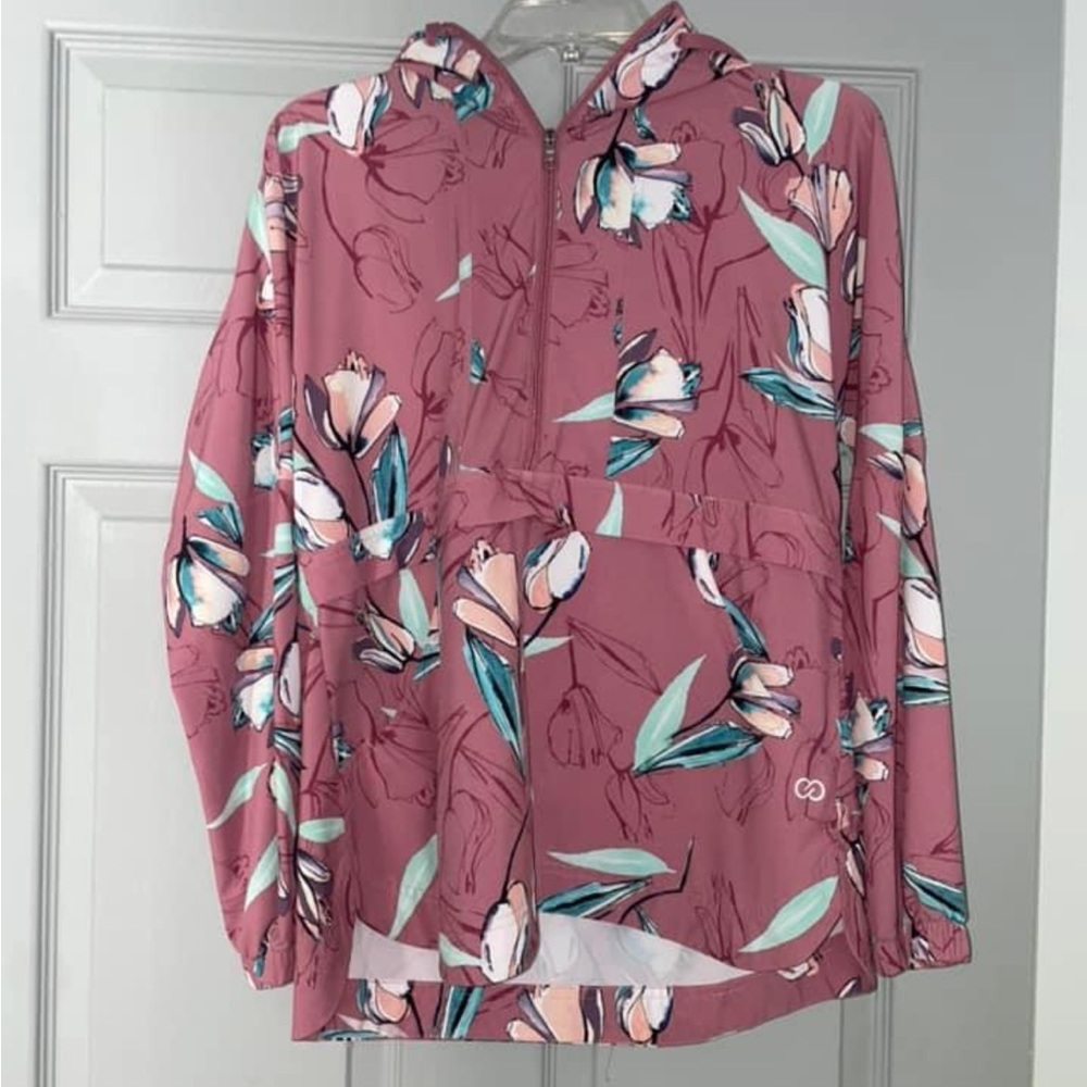 Carrie Underwood sports jacket!